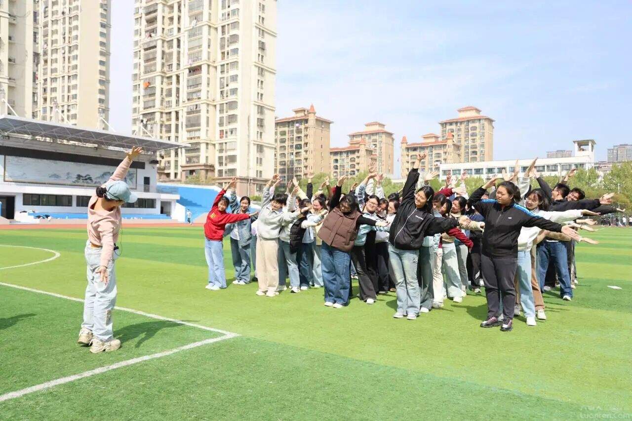 �����ơ�ֽ�ɻ���ɡ���������ѧ����������Ϊ����ѧ�Ӱ���"��ѹ��"