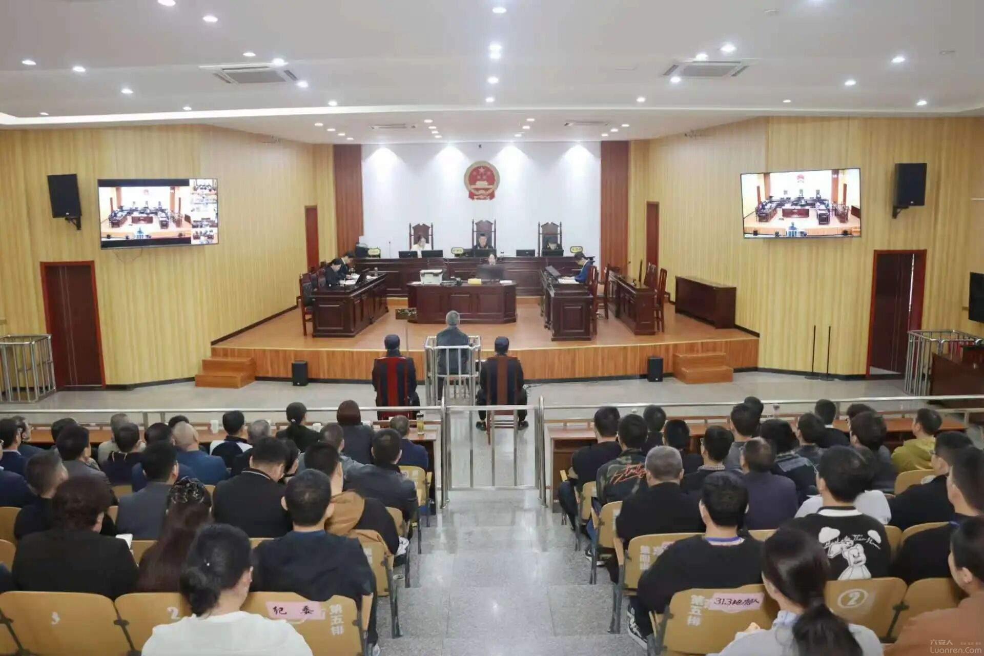 ���տ�ͥ������160������ְ��Ա�ֳ�������